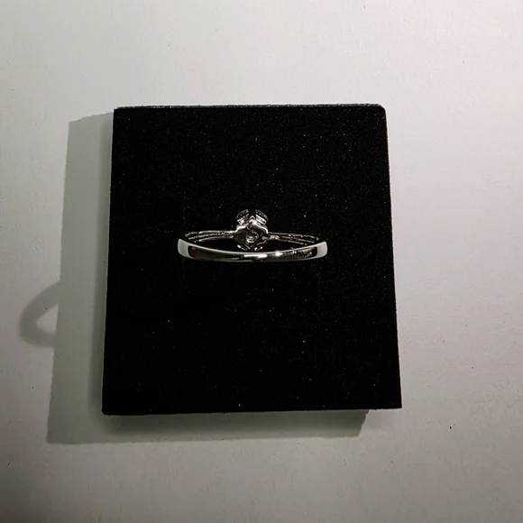 Elegant 1ct Size 9 Women's Ring - Picture 4 of 6